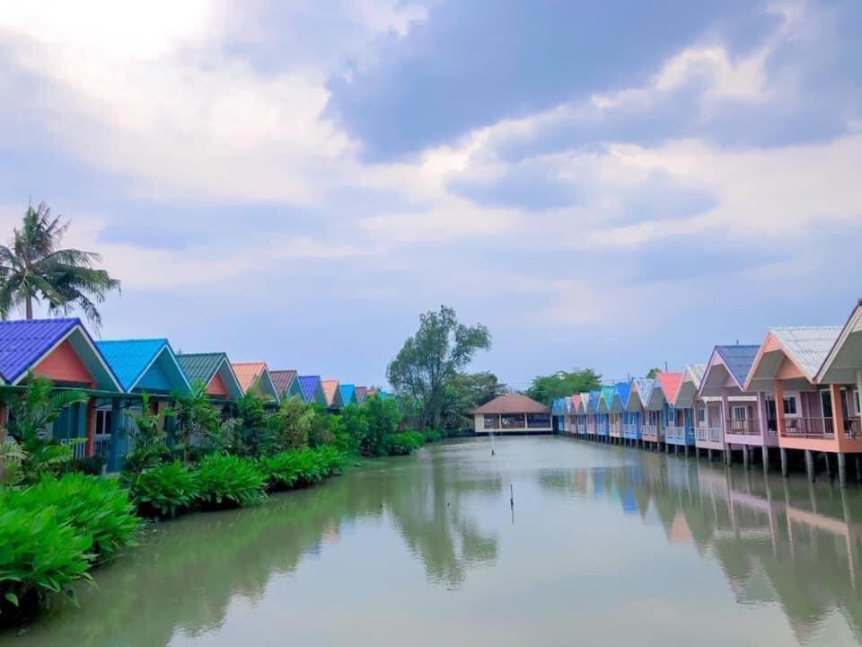 Baan Chay Namm Resort Bangkok Exterior foto